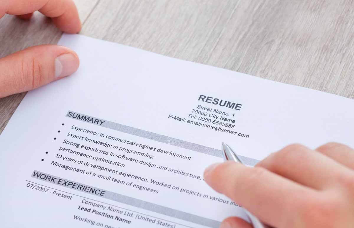 Resume là một bản tóm lược lý lịch liên quan trực tiếp đến công việc