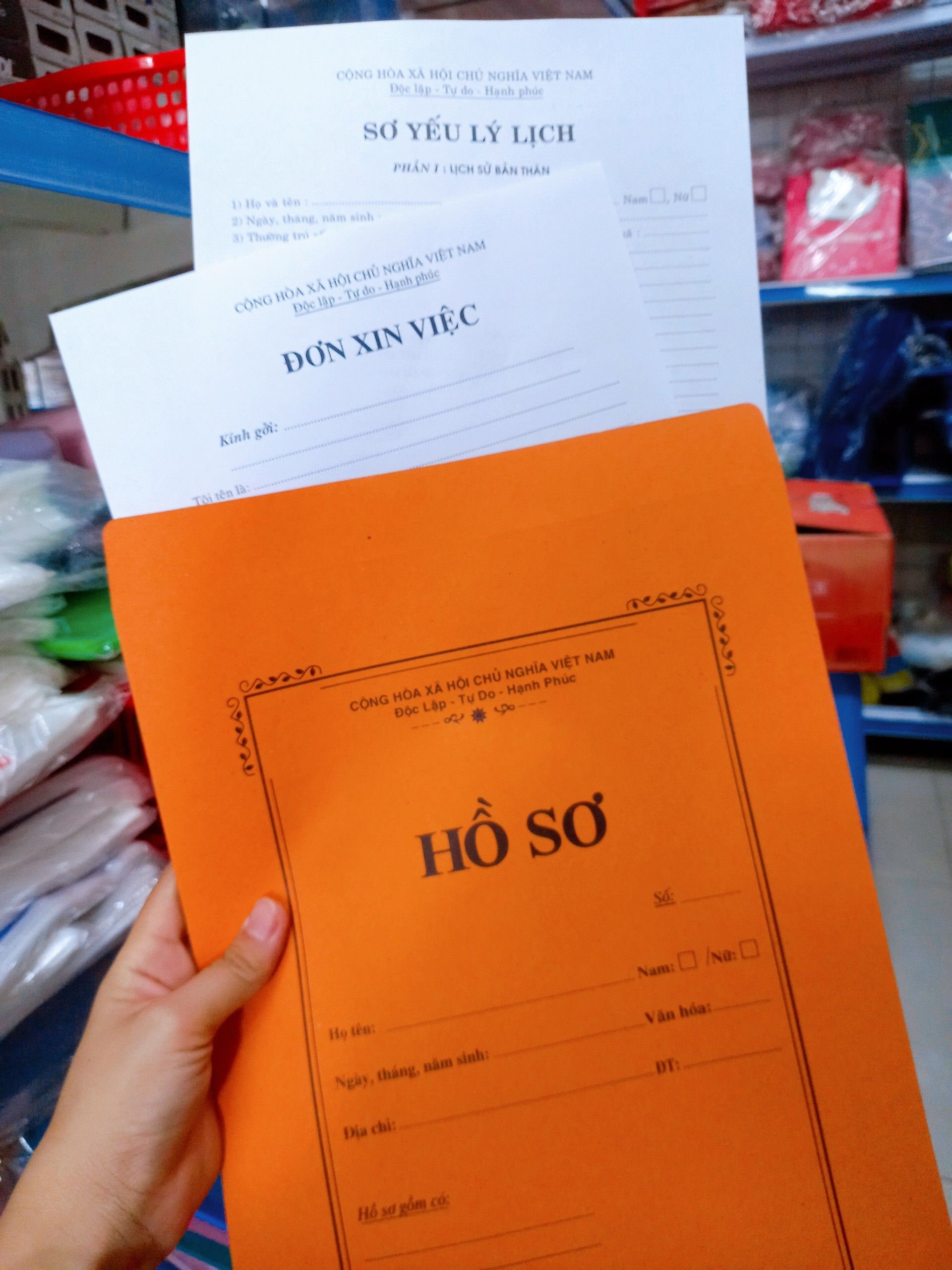 bìa hồ sơ xin việc là một bao đựng chứa tất cả hồ sơ cứng của ứng viên